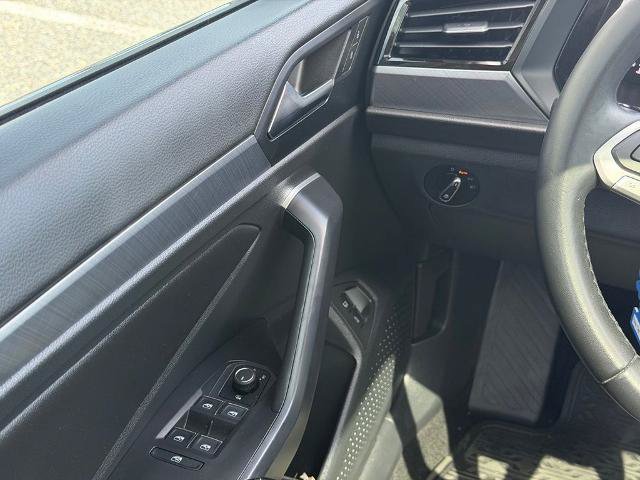 Used 2024 Volkswagen Jetta SE w/ Panoramic Sunroof Package FWD image 17