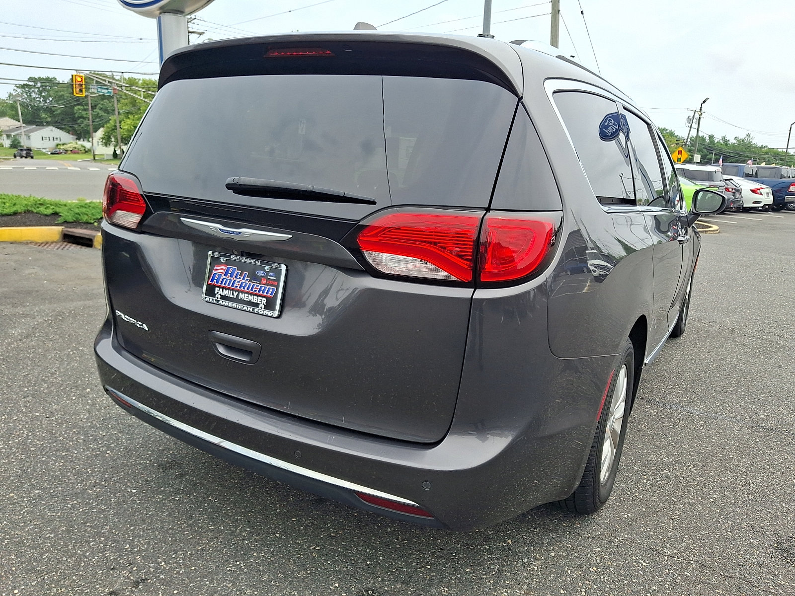 Used 2019 Chrysler Pacifica Touring-L FWD image 10