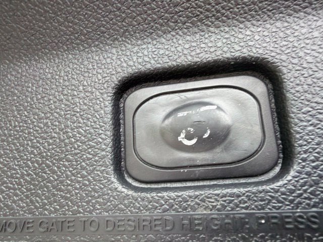 Certified 2018 Ford Explorer XLT w/ Equipment Group 202A FWD image 11