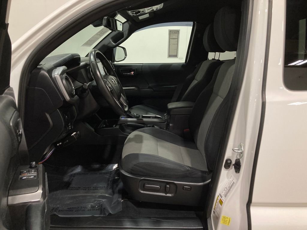 Used 2022 Toyota Tacoma TRD Off-Road image 18