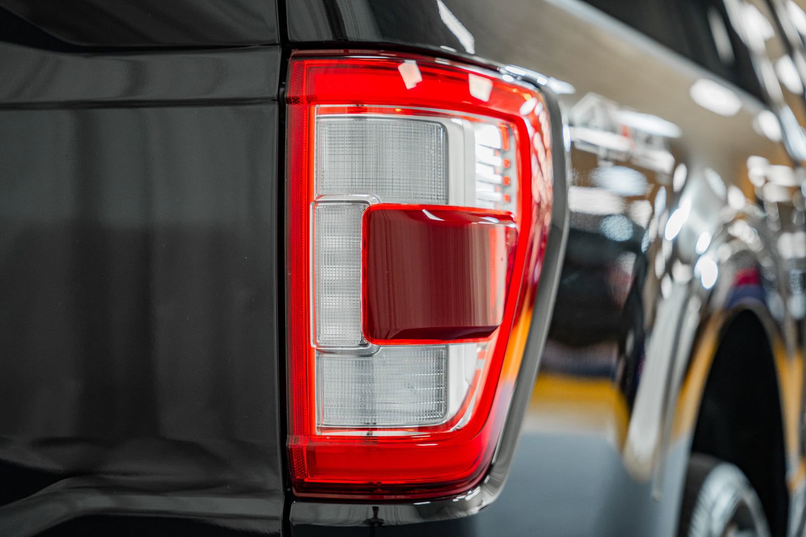 Certified 2022 Ford F150 Lariat w/ Equipment Group 502A High image 21