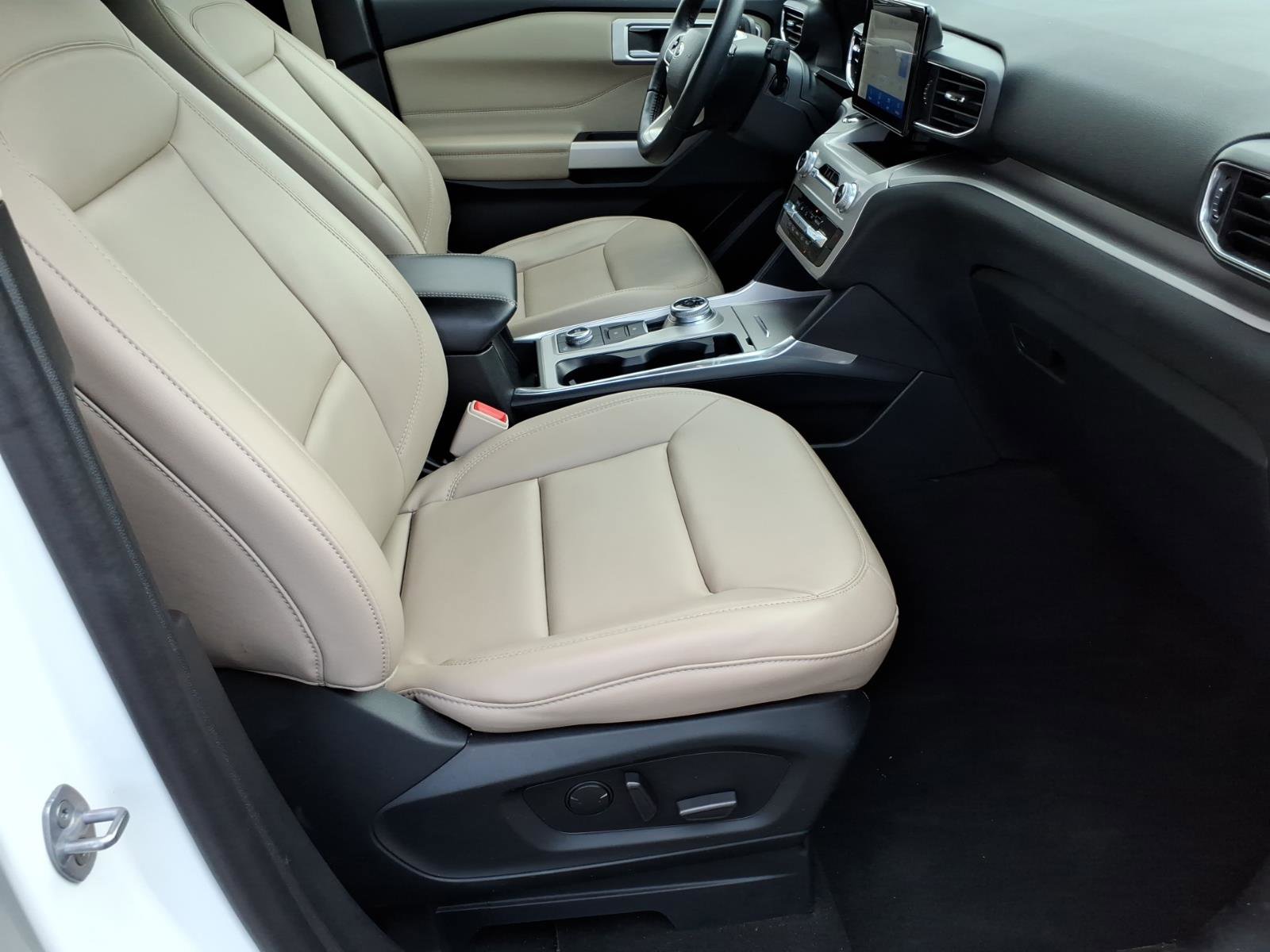 Certified 2023 Ford Explorer XLT w/ Equipment Group 202A AWD/4WD image 8