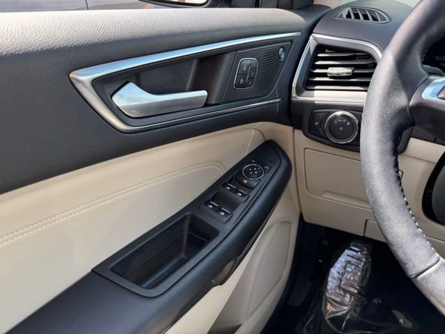 Certified 2022 Ford Edge Titanium AWD/4WD image 31