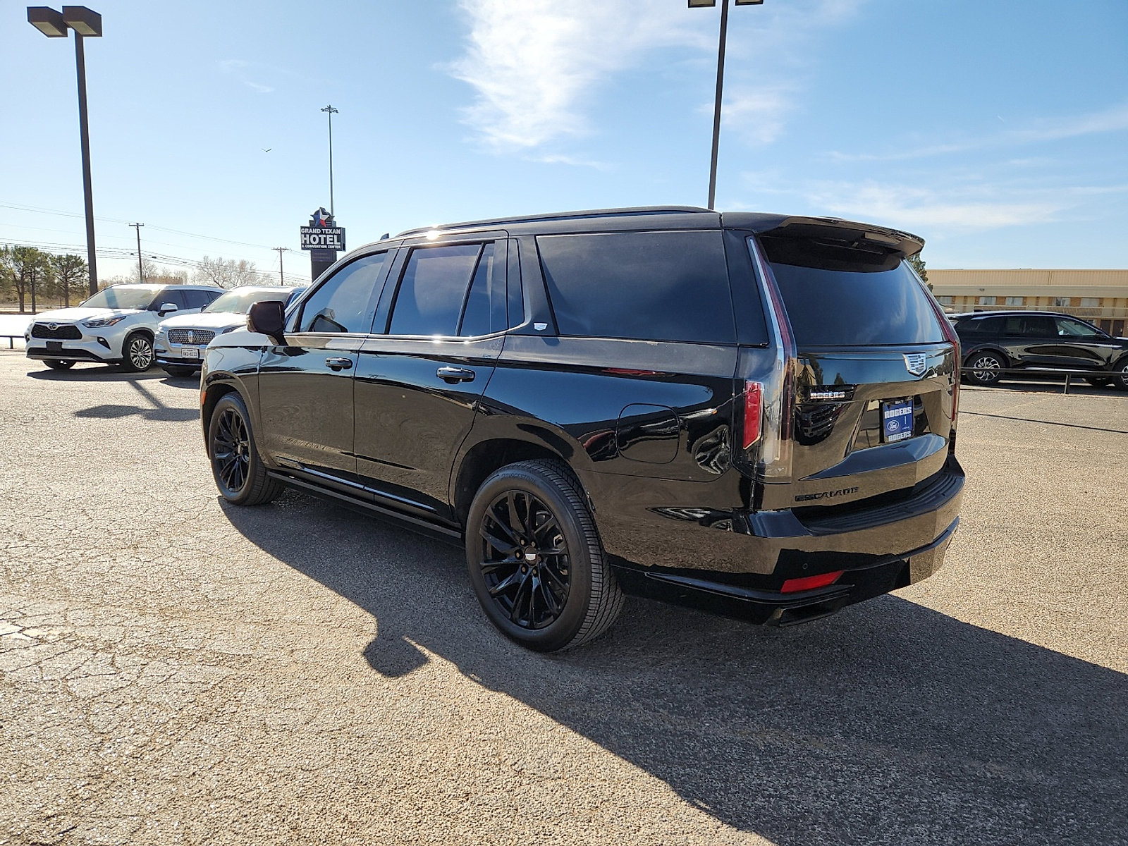 Used 2024 Cadillac Escalade Sport w/ LPO, ONYX Package image 4