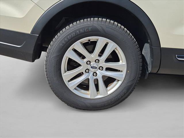 Certified 2018 Ford Explorer XLT w/ Equipment Group 202A AWD/4WD image 7