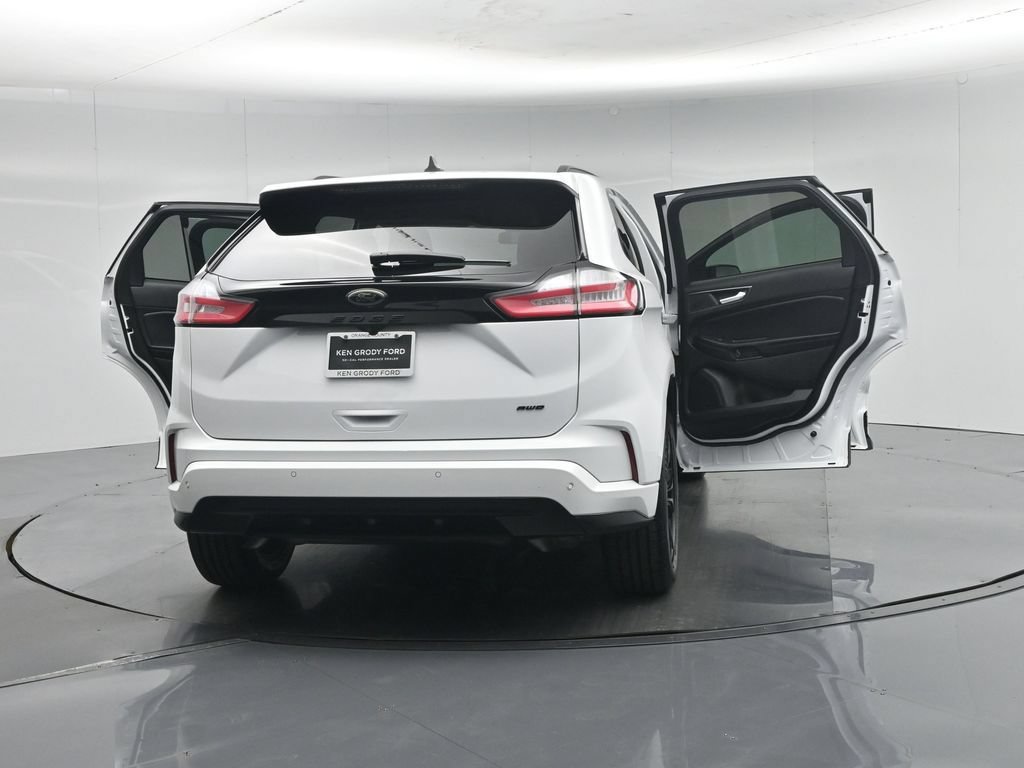 Certified 2022 Ford Edge SE w/ Black Appearance Package AWD/4WD image 36