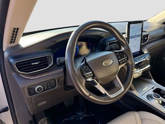 Certified 2022 Ford Explorer Platinum w/ Equipment Group 601A image 9