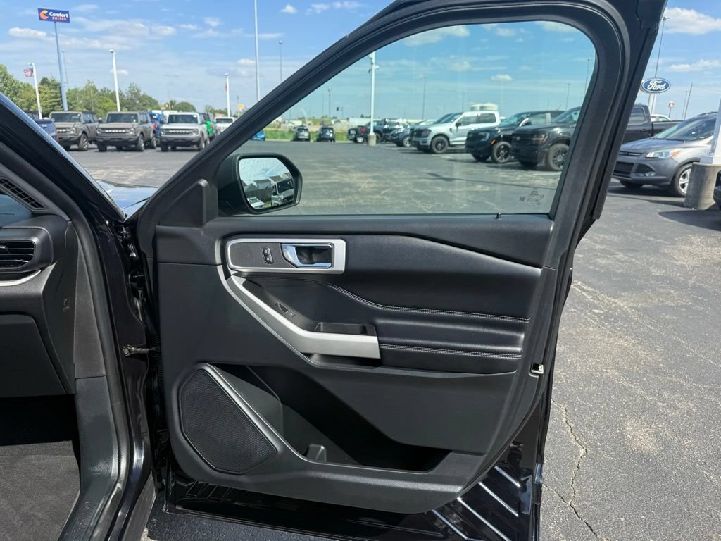 Certified 2021 Ford Explorer XLT RWD image 60