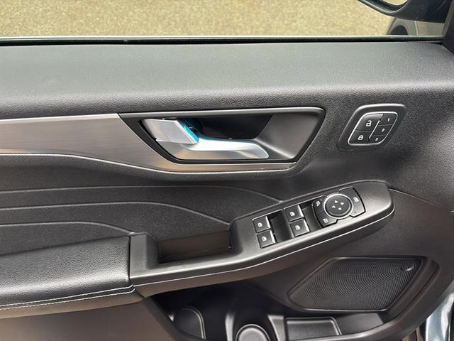 Certified 2022 Ford Escape Titanium w/ Class II Trailer Tow Package image 14