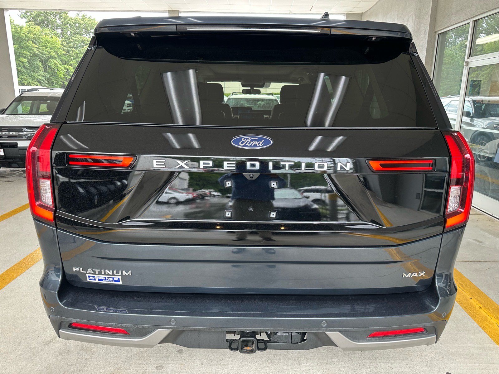 Certified 2025 Ford Expedition Max Platinum w/ Driver's Package AWD/4WD image 11