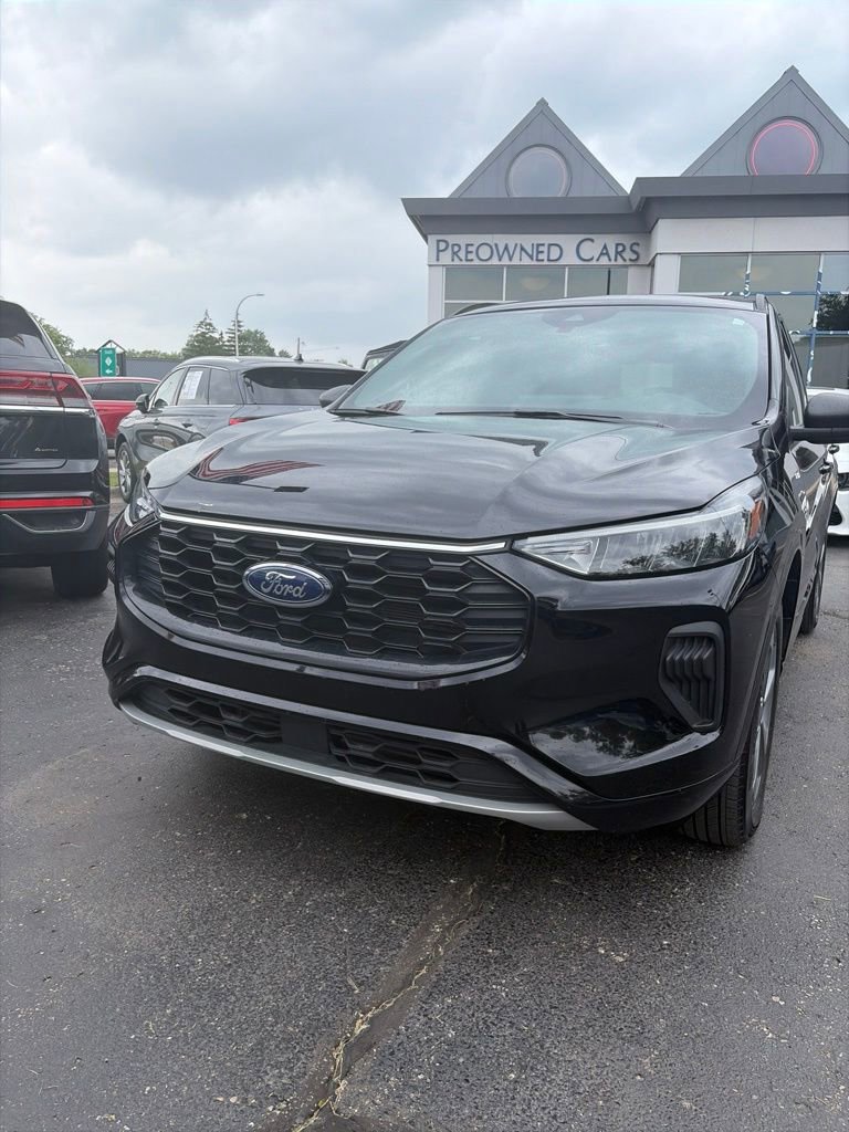 Certified 2024 Ford Escape ST-Line w/ Tech Pack #1 AWD/4WD image 9
