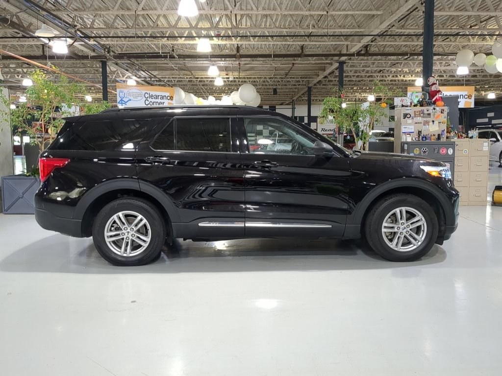 Certified 2023 Ford Explorer XLT w/ Equipment Group 202A AWD/4WD image 7