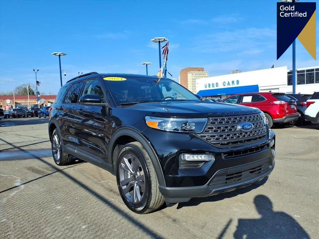 Certified 2024 Ford Explorer XLT w/ Equipment Group 202A AWD/4WD image 1