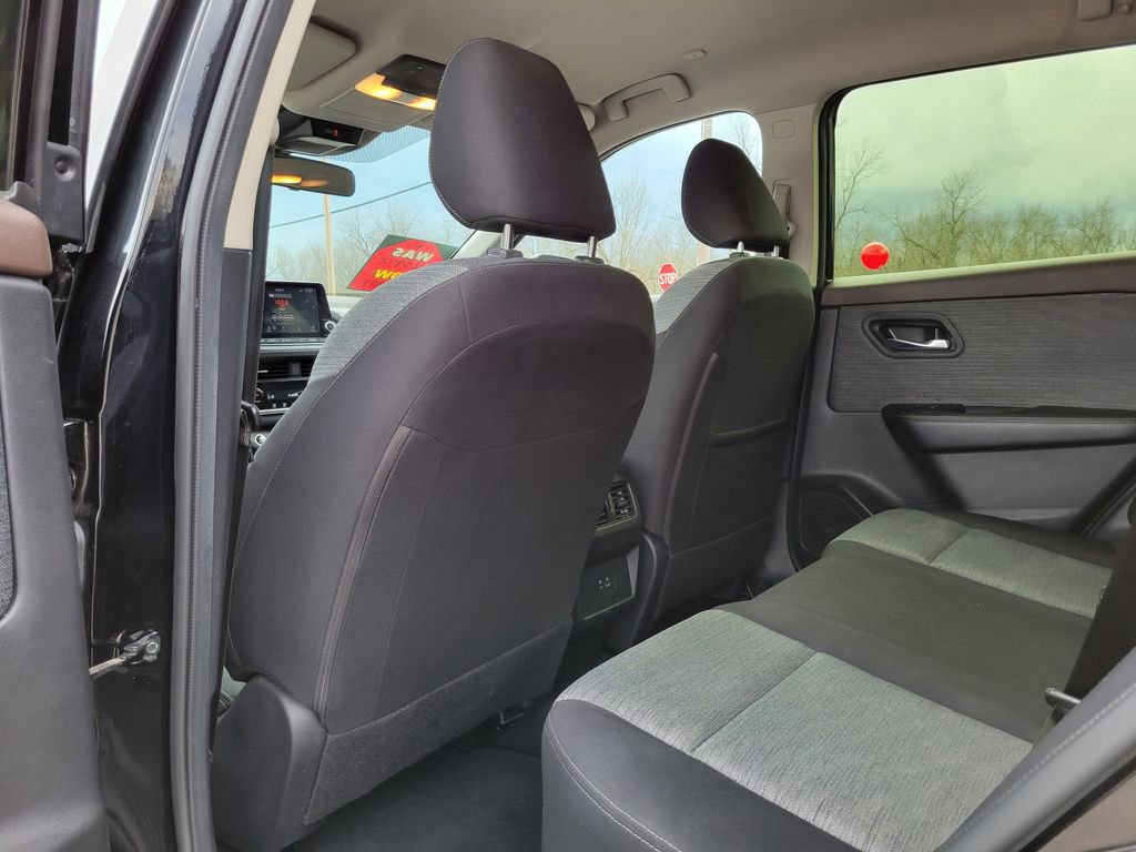 Used 2023 Nissan Rogue SV image 14