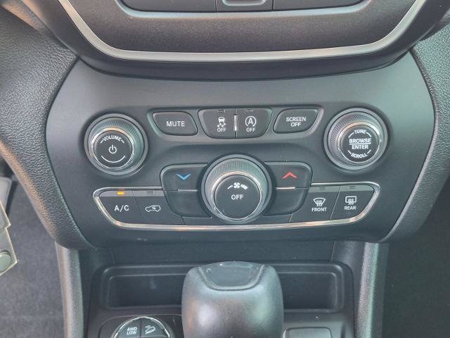 Used 2020 Jeep Cherokee Trailhawk AWD/4WD image 22