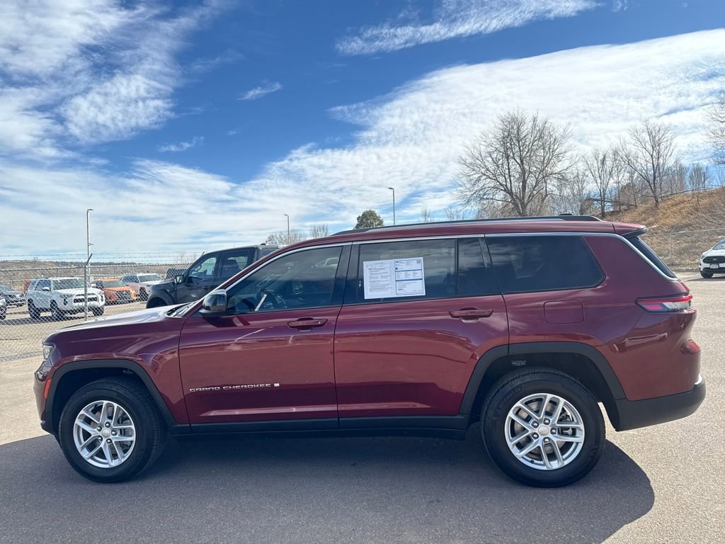 Used 2023 Jeep Grand Cherokee L Laredo image 2