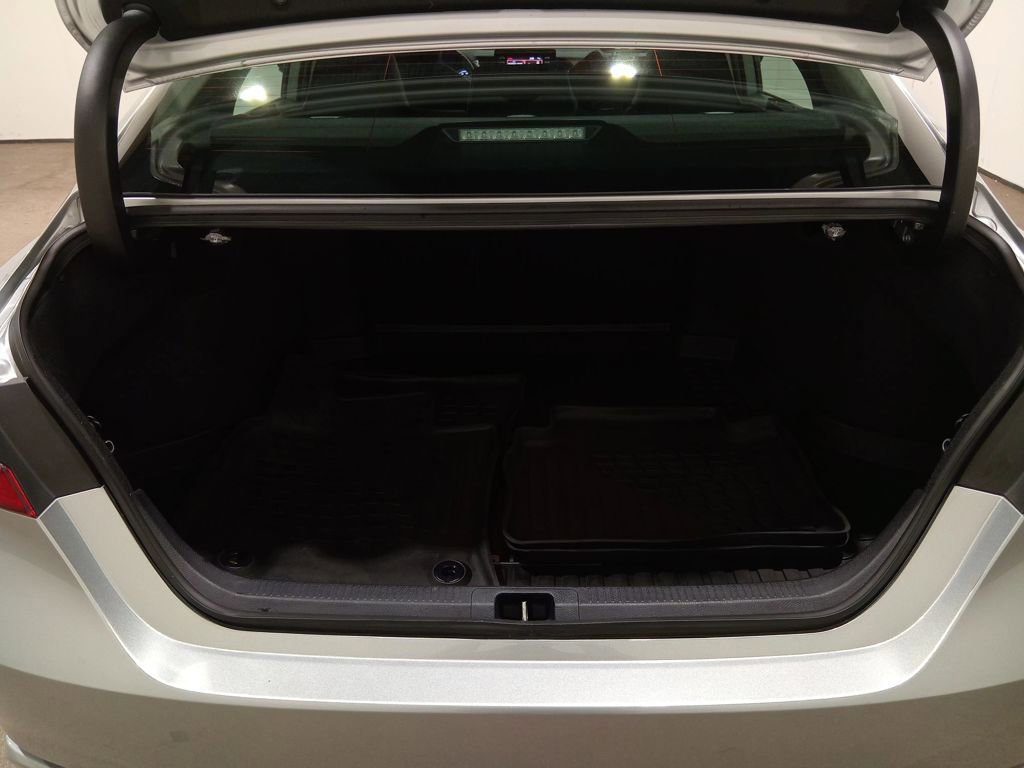 Used 2022 Toyota Camry SE image 9