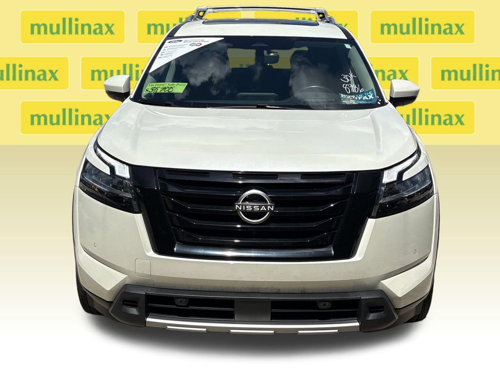 Used 2024 Nissan Pathfinder Platinum w/ Black Appearance Package FWD image 15