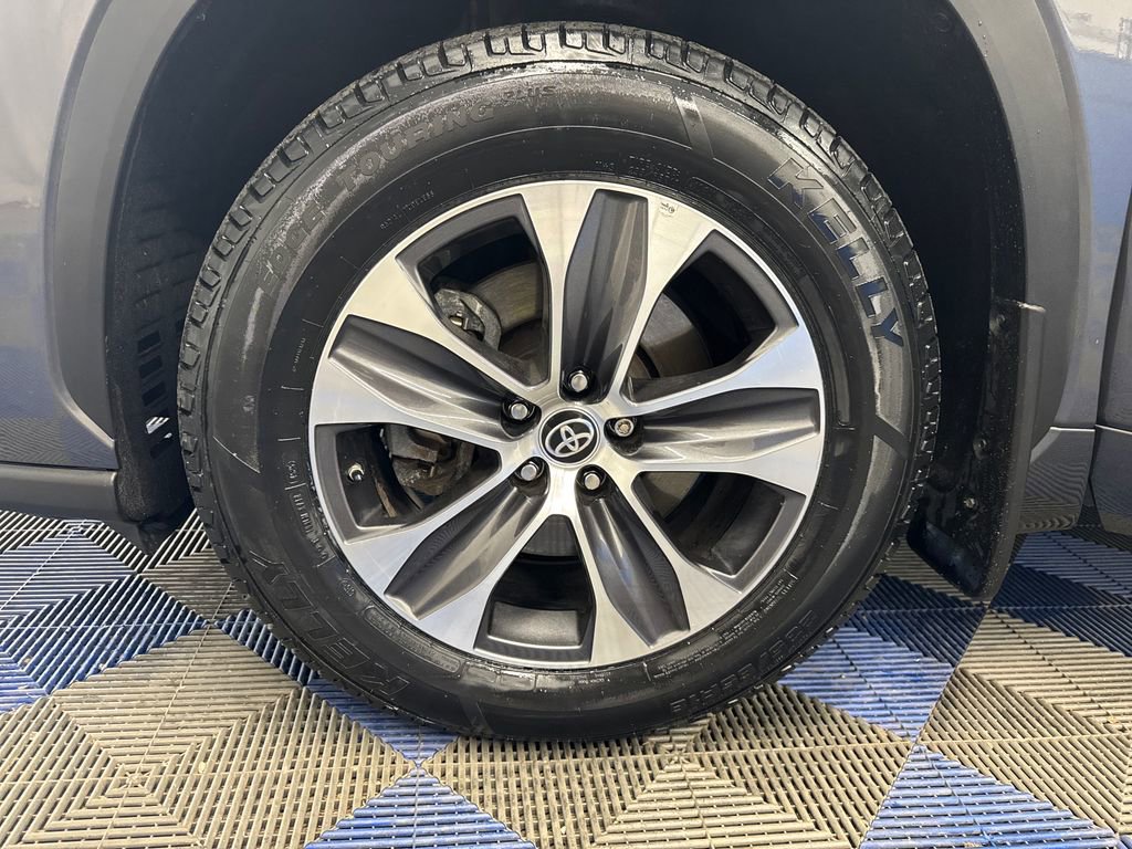 Used 2023 Toyota Highlander XLE AWD/4WD image 28