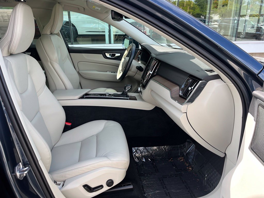 Used 2021 Volvo XC60 T5 Momentum w/ Advanced Package AWD/4WD image 20
