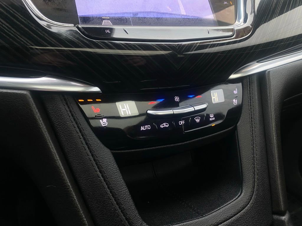 Used 2023 Cadillac XT6 Premium Luxury image 18