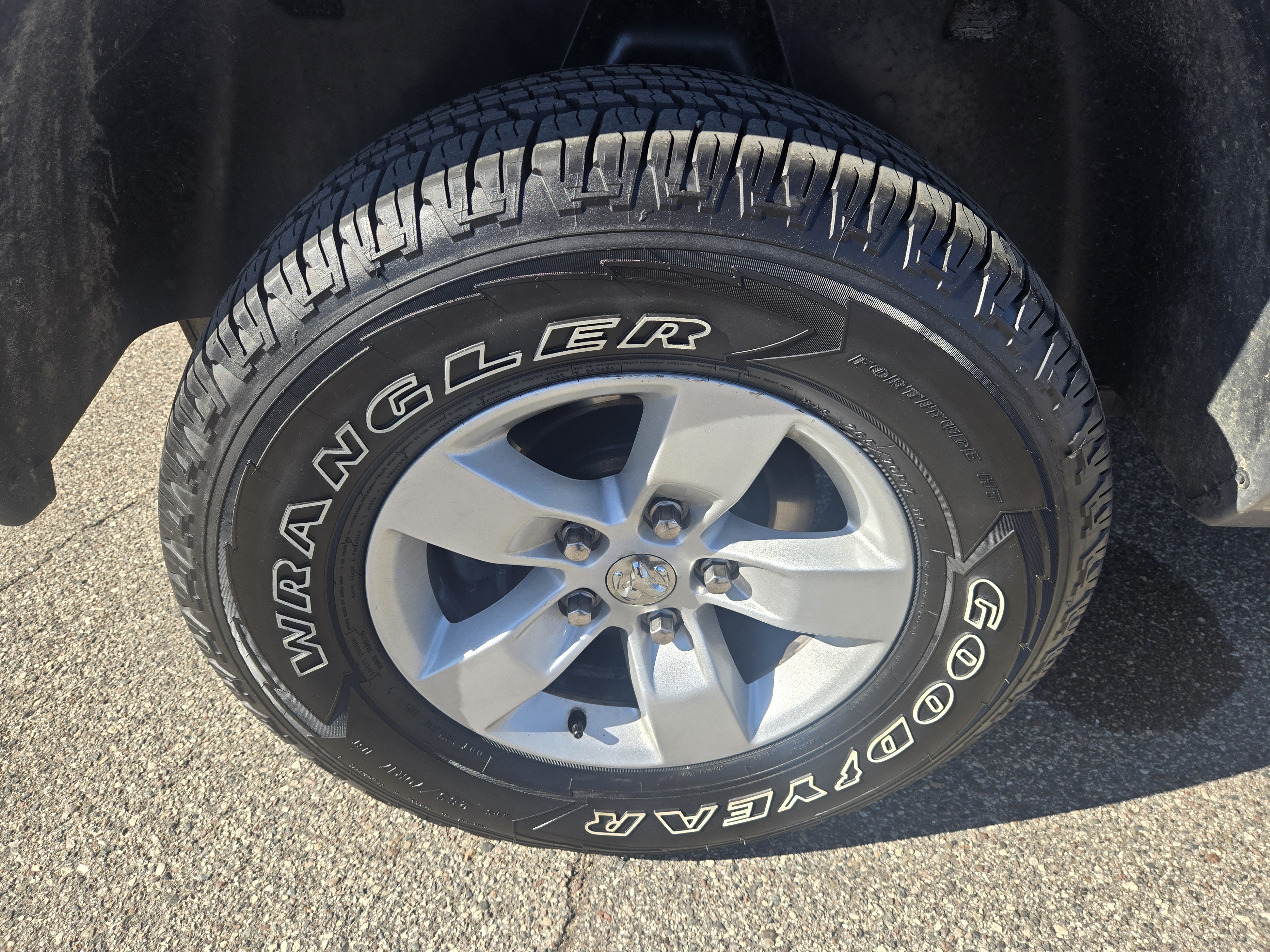 Used 2019 RAM 1500 Classic SLT w/ Luxury Group AWD/4WD image 14
