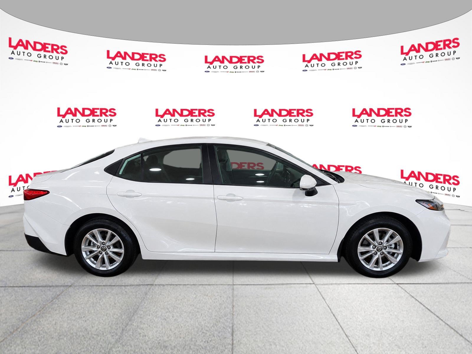Used 2025 Toyota Camry LE FWD image 4