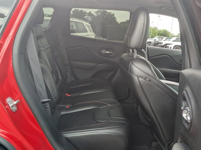 Used 2019 Jeep Cherokee Trailhawk AWD/4WD image 25