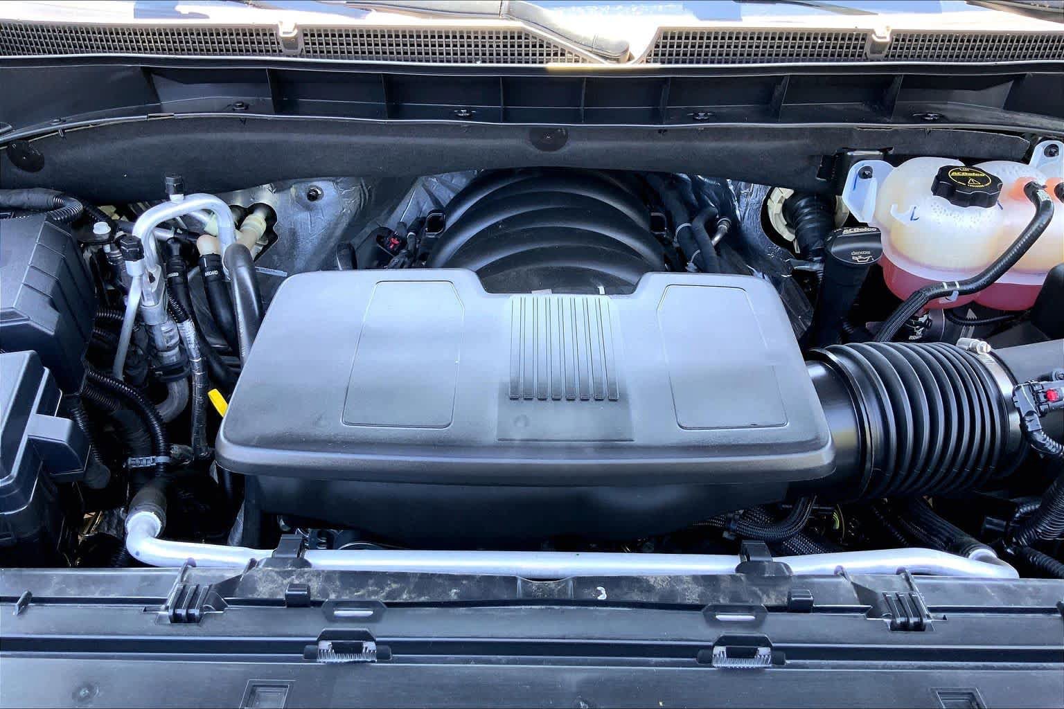 Used 2025 GMC Yukon Denali Ultimate AWD/4WD image 32