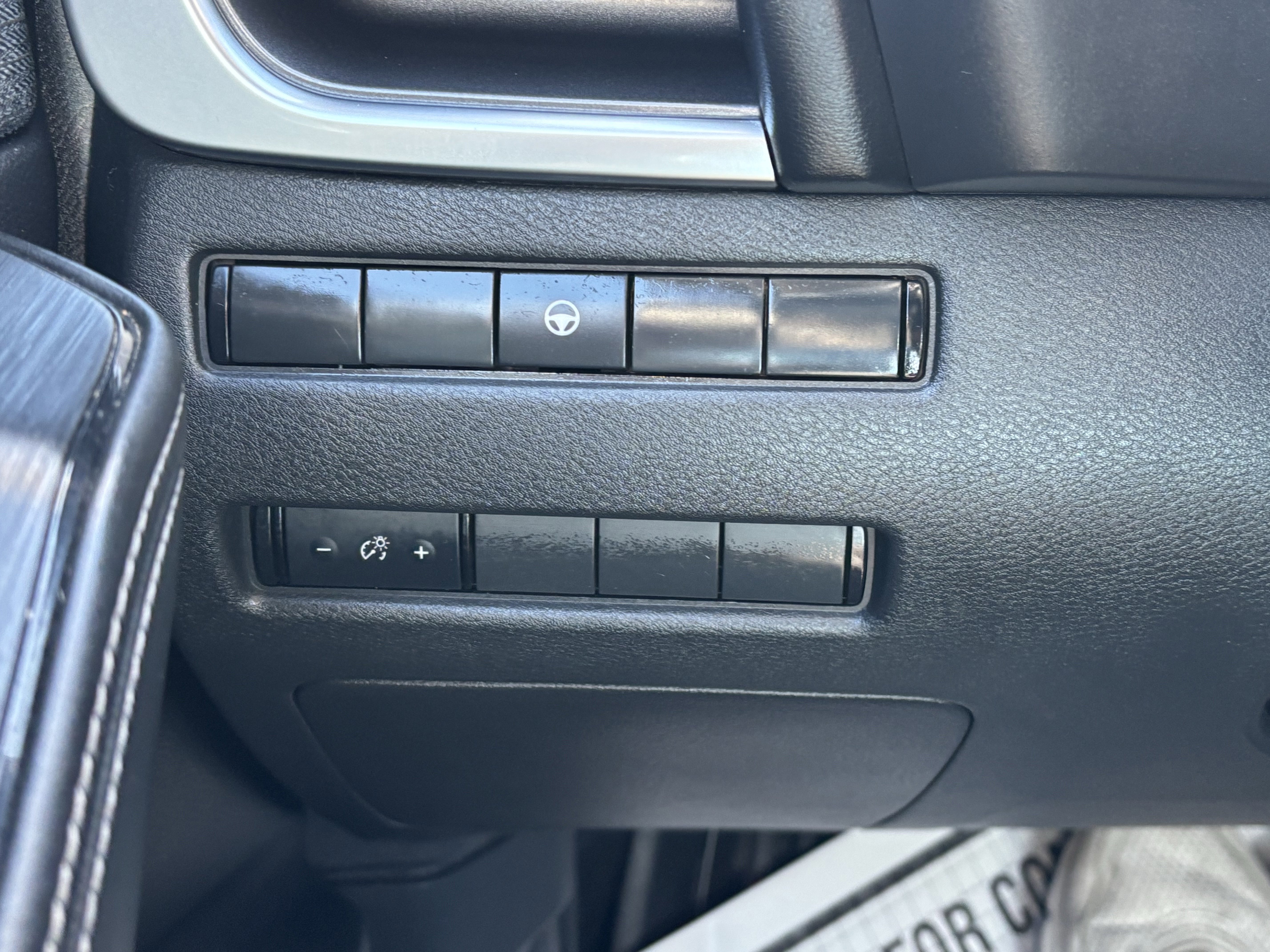 Used 2023 Nissan Rogue SV image 39