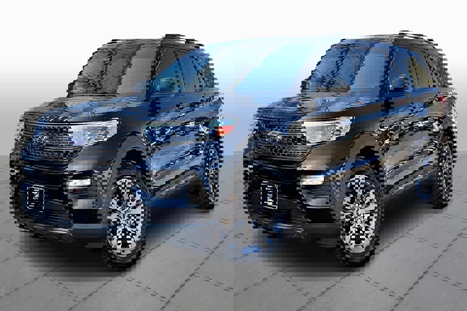 Certified 2022 Ford Explorer XLT w/ Equipment Group 202A image 6