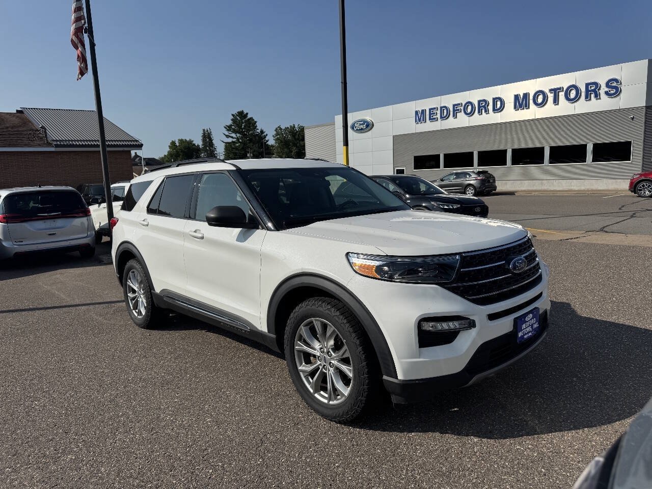 Certified 2020 Ford Explorer XLT w/ Equipment Group 202A AWD/4WD image 2