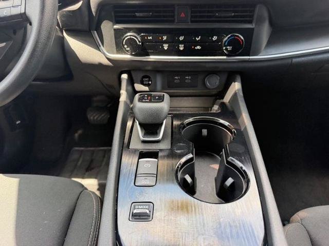 Used 2024 Nissan Rogue S FWD image 16