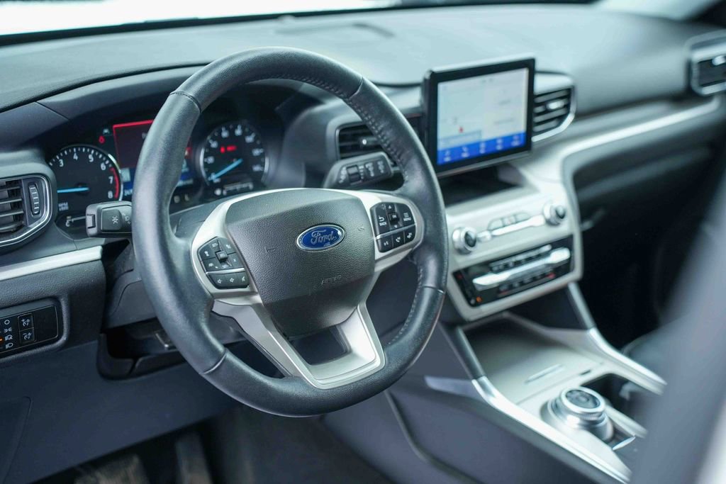 Certified 2023 Ford Explorer XLT w/ Equipment Group 202A AWD/4WD image 30