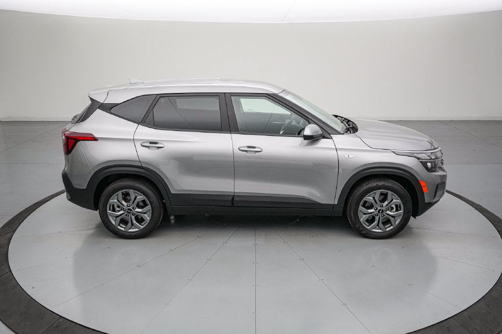 Used 2026 Kia Seltos LX AWD/4WD image 3