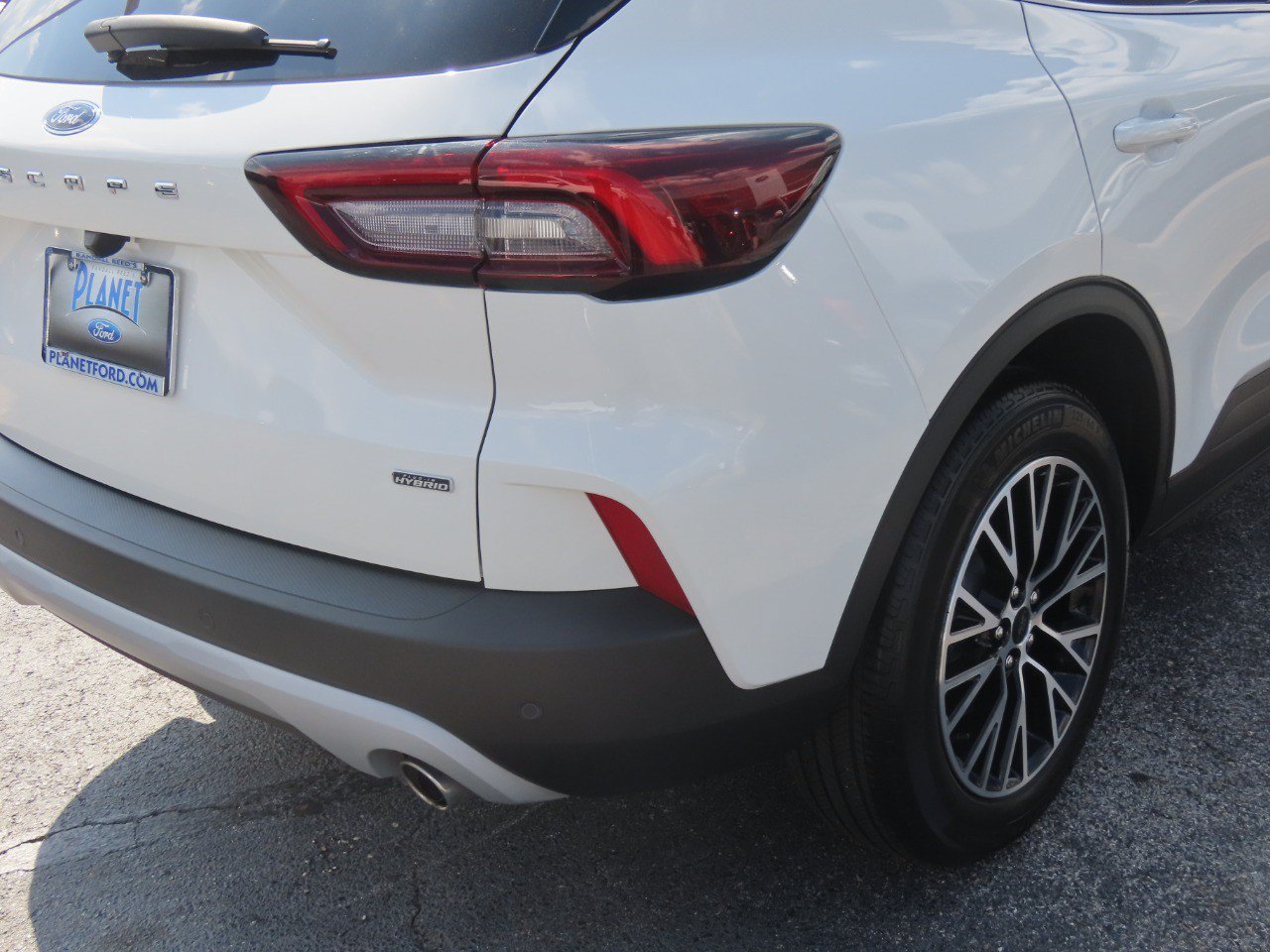 Certified 2025 Ford Escape SE FWD image 12