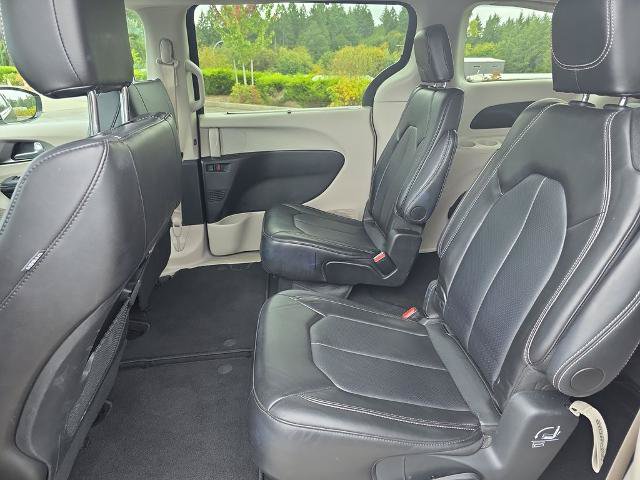 Used 2024 Chrysler Pacifica Touring-L FWD image 9