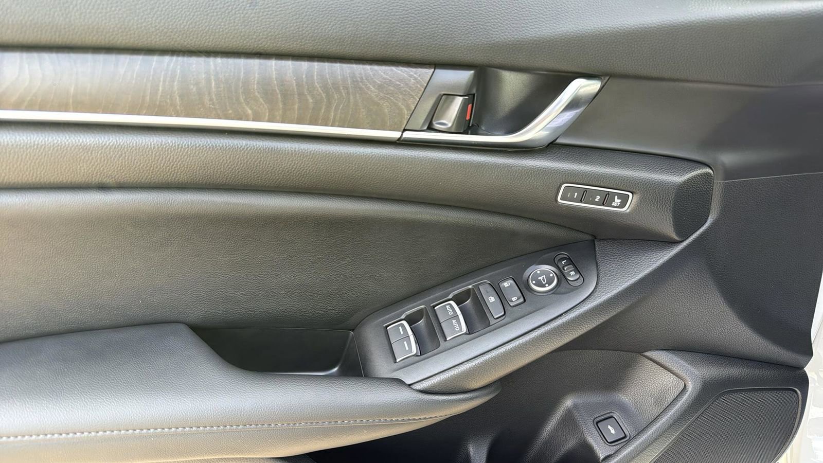 Used 2021 Honda Accord EX-L image 12