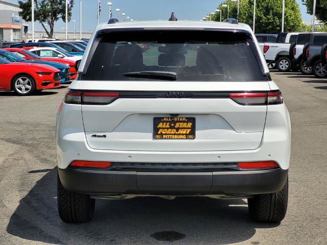 Used 2024 Jeep Grand Cherokee Altitude AWD/4WD image 5