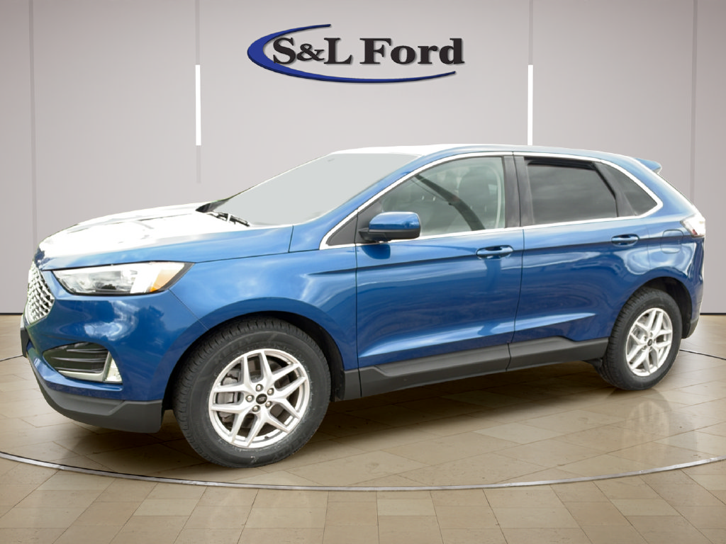 Certified 2024 Ford Edge SEL w/ Convenience Package AWD/4WD image 2