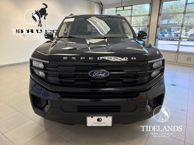 Certified 2025 Ford Expedition Active RWD image 3
