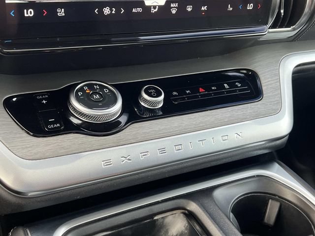 Certified 2025 Ford Expedition Max Platinum w/ Driver's Package AWD/4WD image 26
