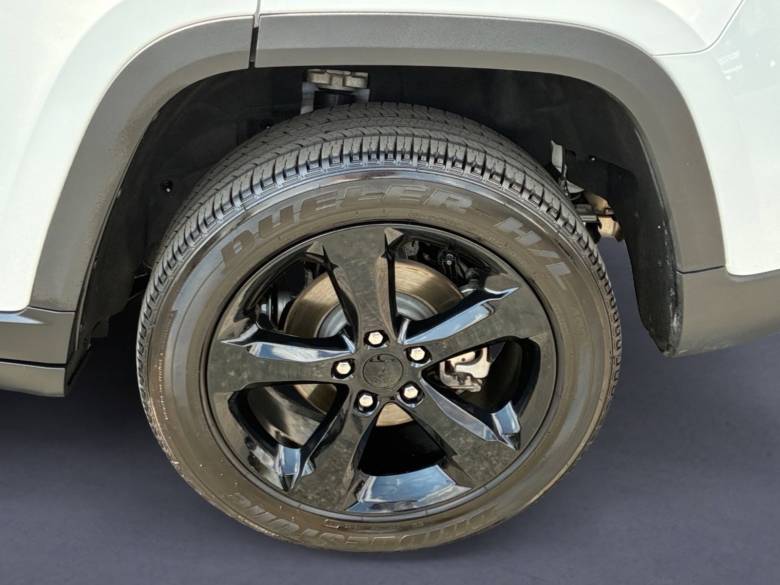 Used 2024 Jeep Grand Cherokee Altitude RWD image 9
