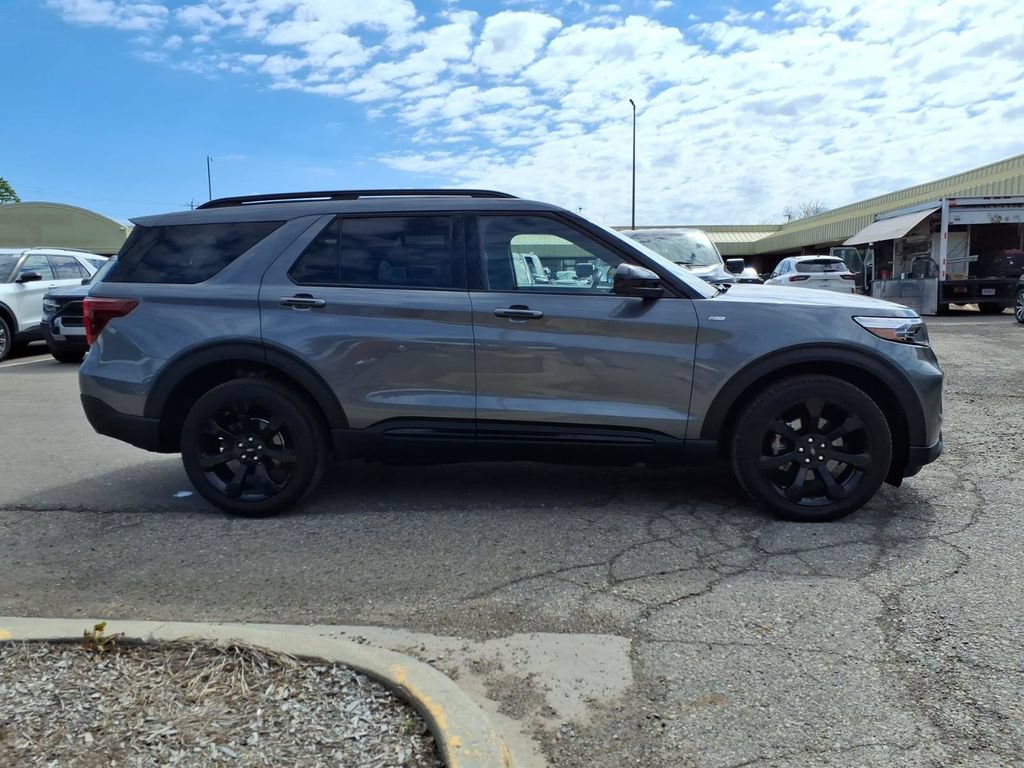 Certified 2023 Ford Explorer ST-Line AWD/4WD image 6