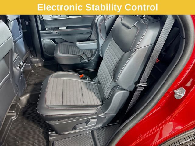 Certified 2025 Ford Explorer ST-Line image 18