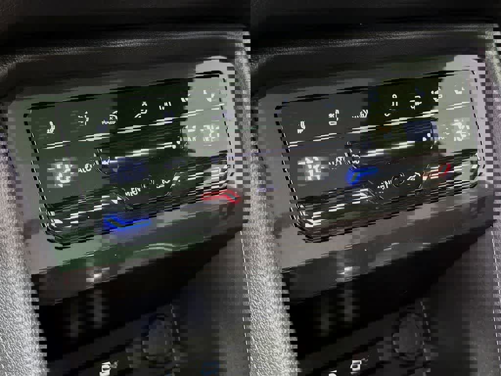 Used 2022 Volkswagen Tiguan SEL R-Line image 21