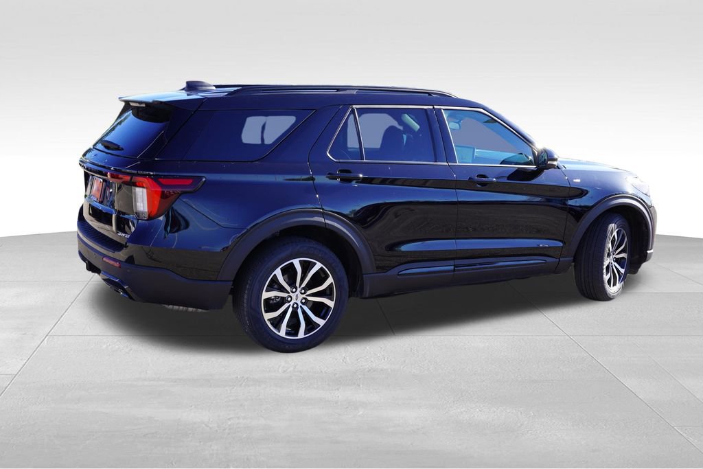 Certified 2025 Ford Explorer ST-Line AWD/4WD image 4