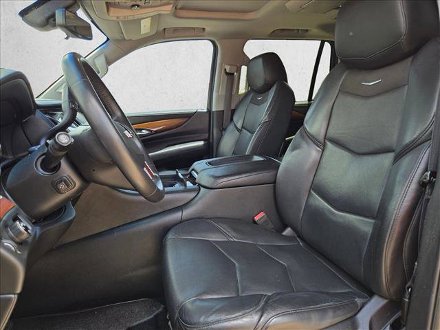 Used 2018 Cadillac Escalade Premium Luxury RWD image 17