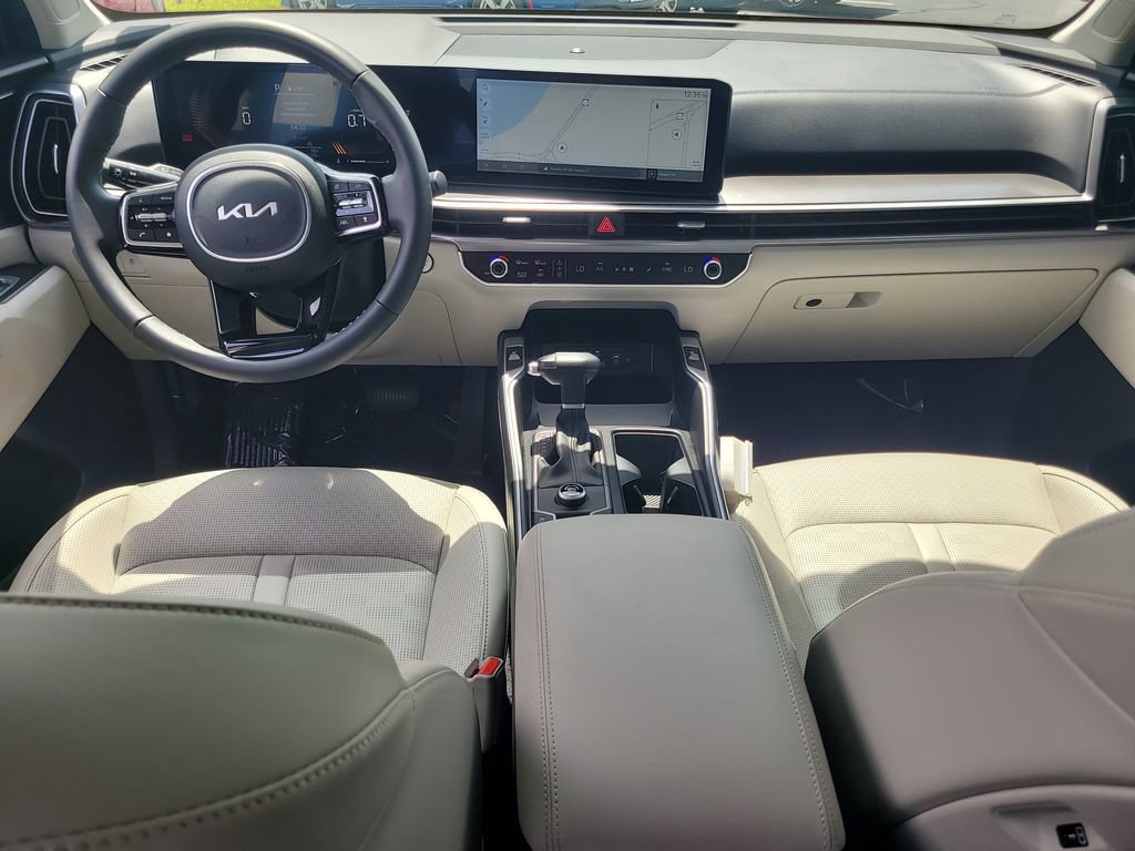 Used 2025 Kia Sorento S FWD image 12