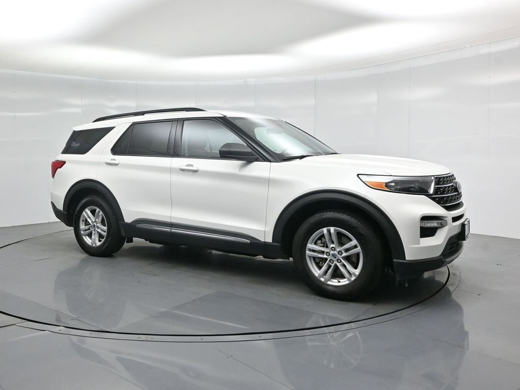 Certified 2021 Ford Explorer XLT image 3